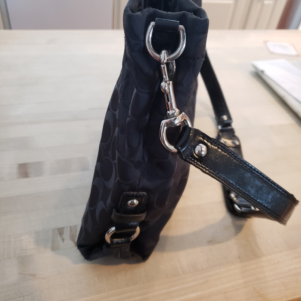 Coach Singature Large Shoulder Bag - Picture 5 of 9